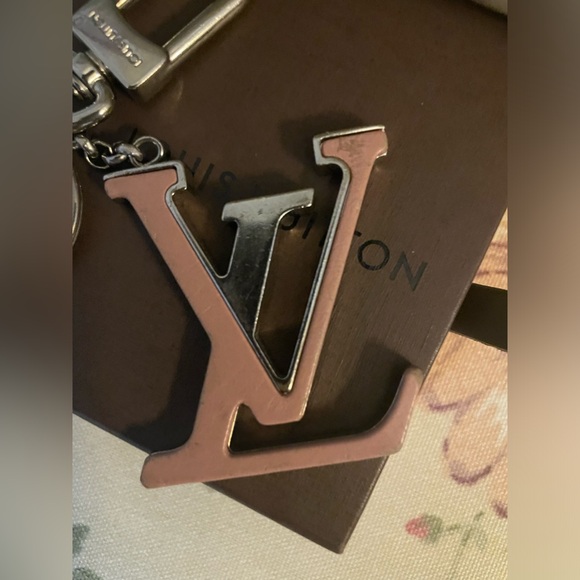 LV Capucines Bag Charm and Key Holder Magnolia with box pink/silver - Picture 3 of 8